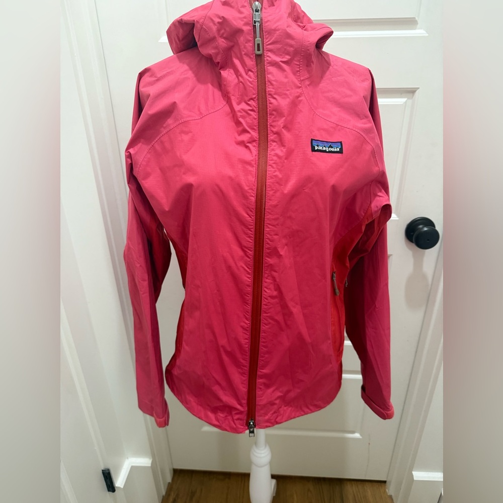 Patagonia Women’s Red Hooded Rain Jacket - Picture 2 of 12